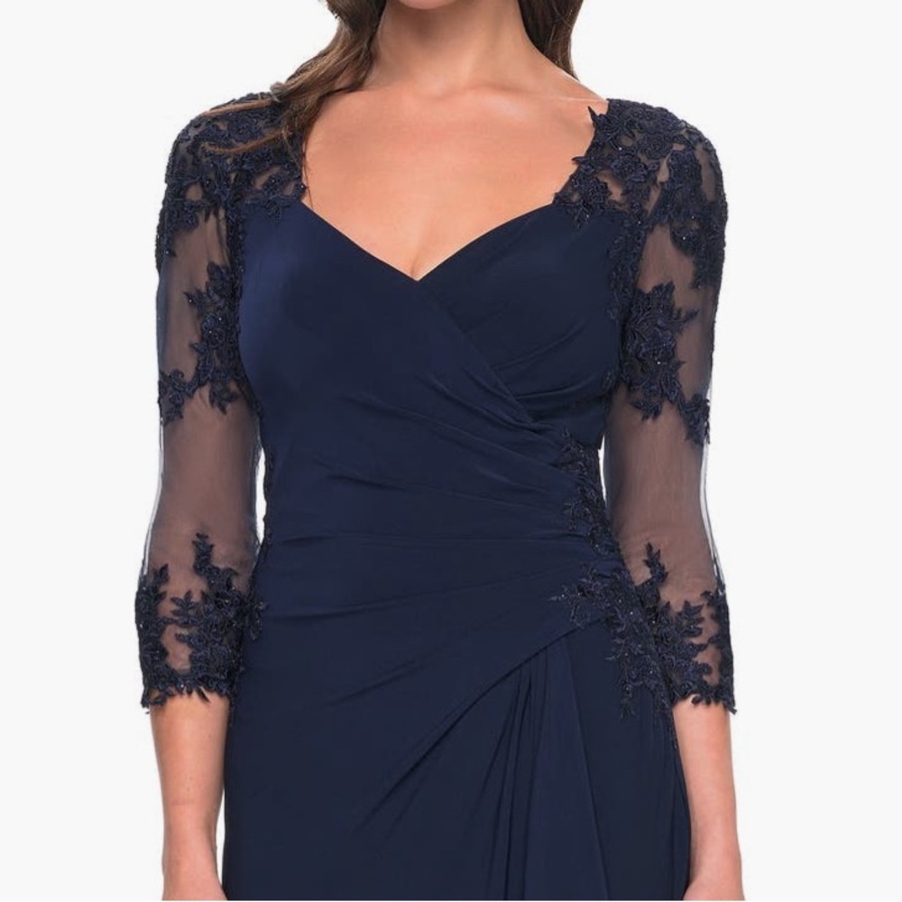 LA FEMME Elegant Navy Evening Gown Lace Sleeves Tailored for petite /size 12